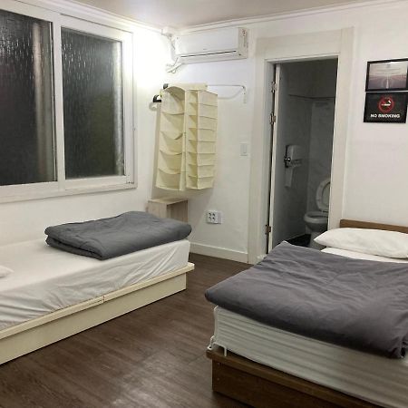 Itaewon Yellow Guesthouse Seoul Bagian luar foto