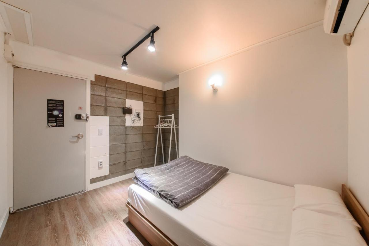 Itaewon Yellow Guesthouse Seoul Bagian luar foto