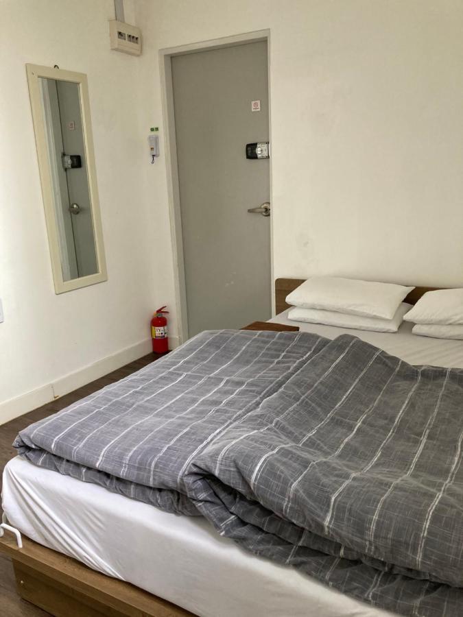 Itaewon Yellow Guesthouse Seoul Bagian luar foto