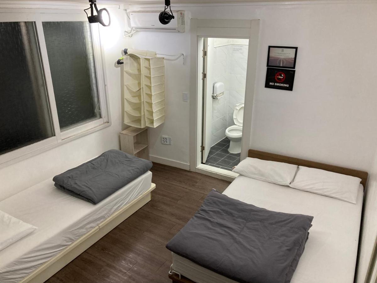 Itaewon Yellow Guesthouse Seoul Bagian luar foto